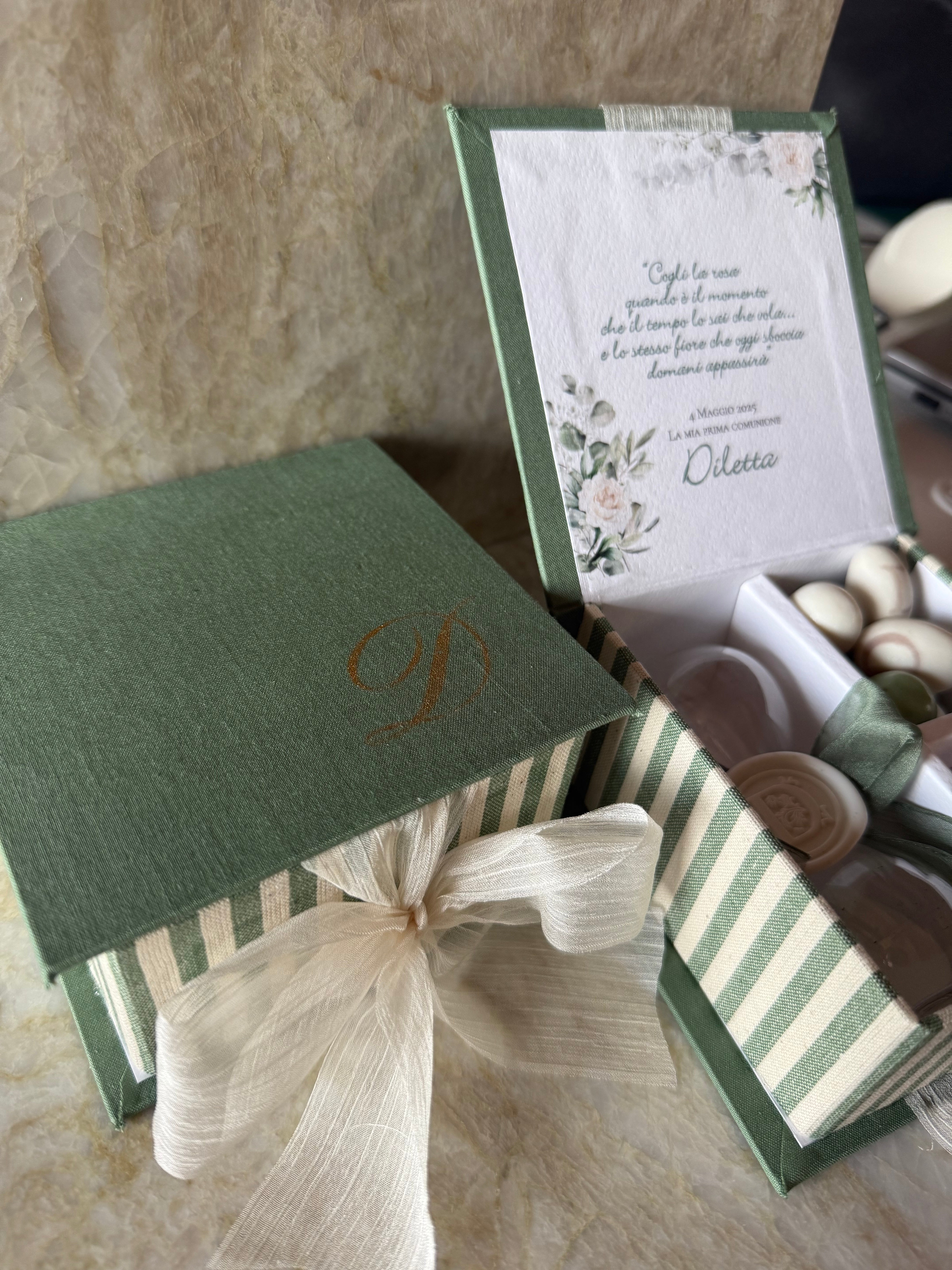 Scatola confetti in tessuto “carezza d’amore”