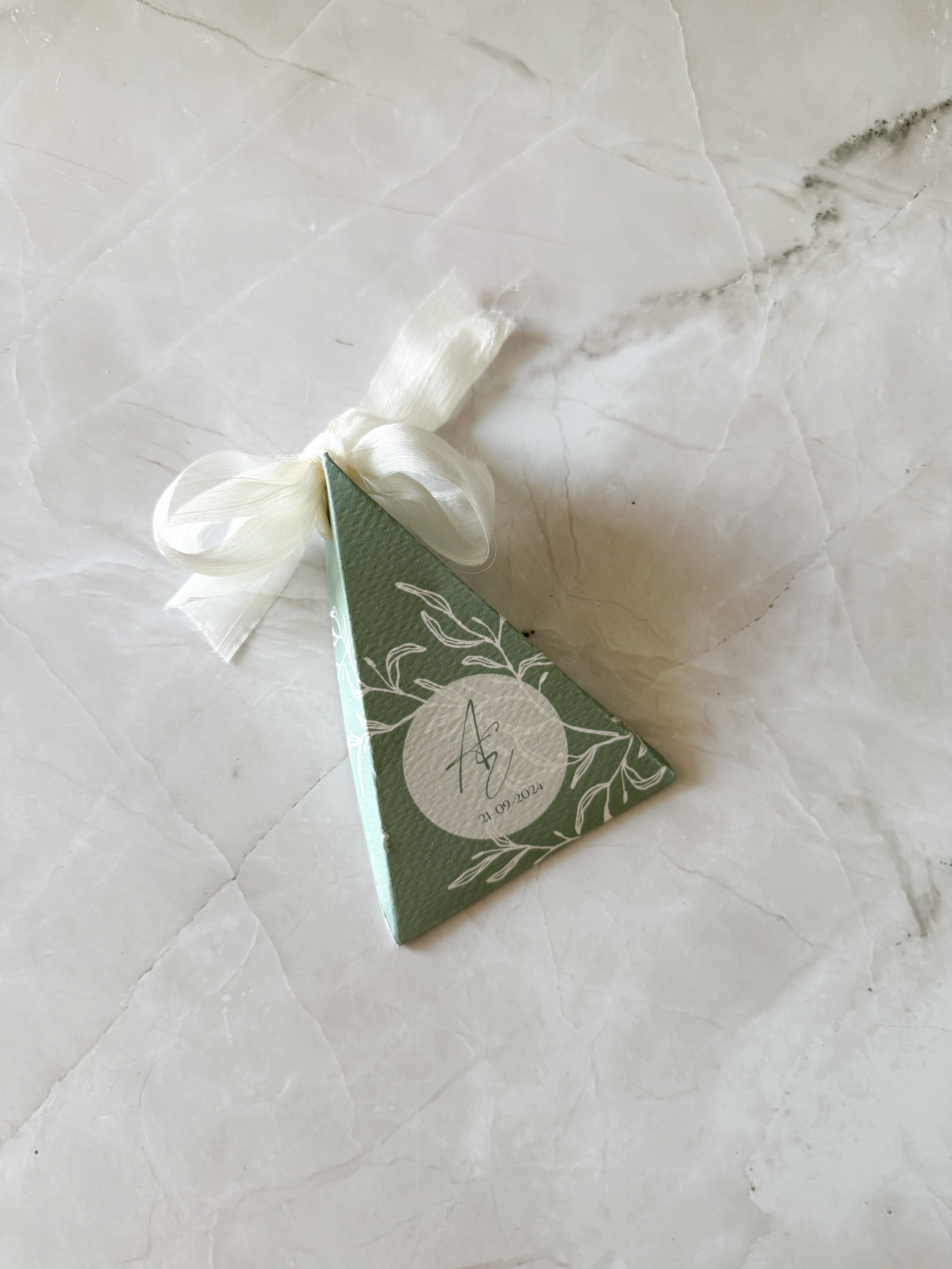 Scatola confetti Triangolo “dolce intesa”