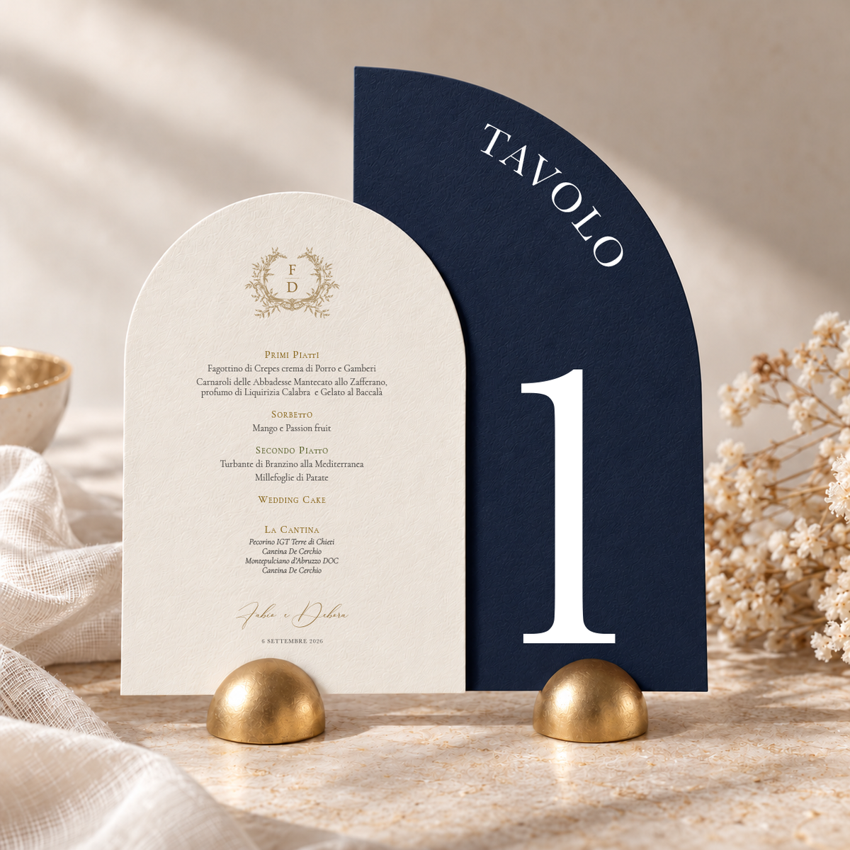Segnatavolo Materica con menu ad arco e supporto - Blu navy