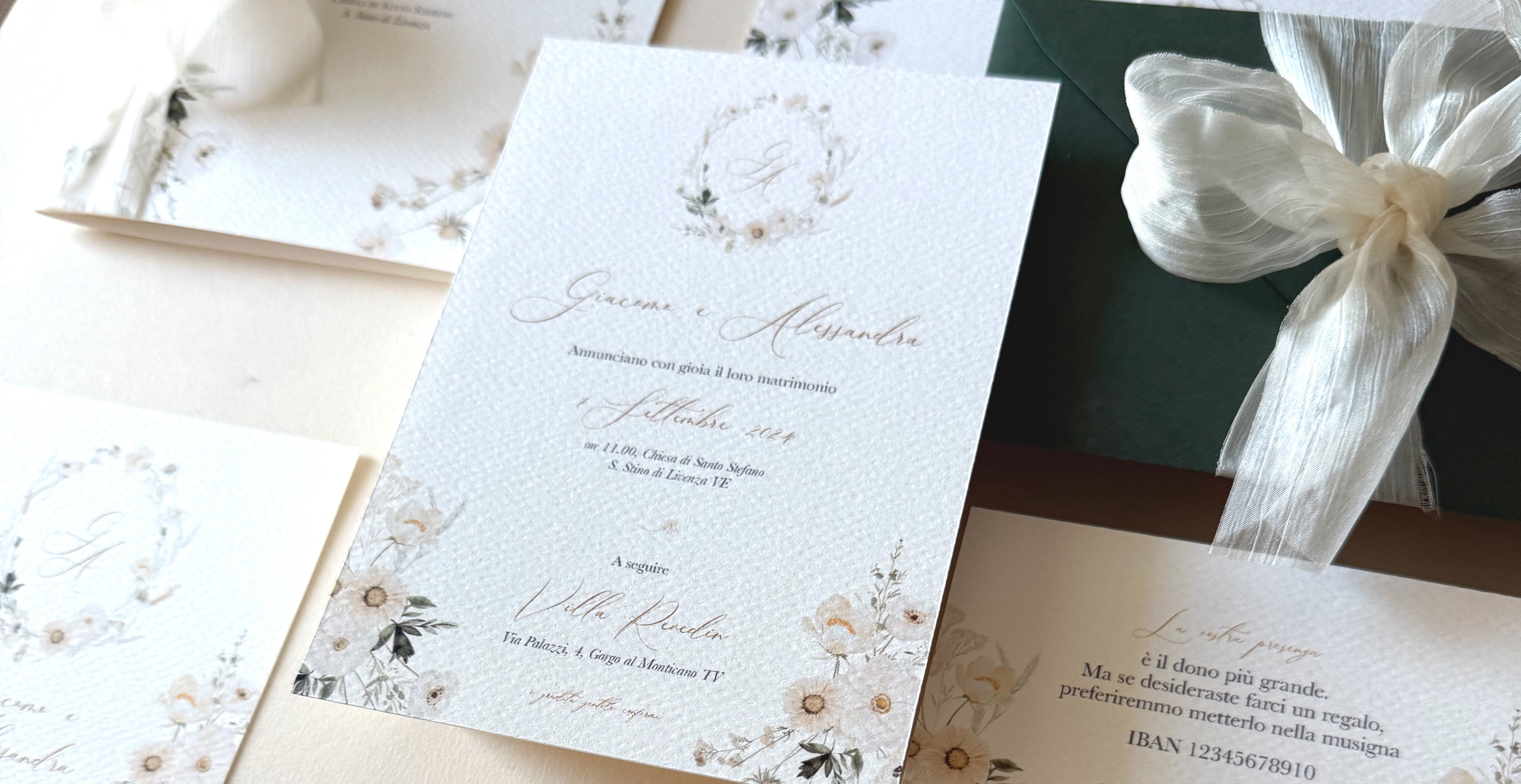 Il Fascino delle Partecipazioni di Matrimonio Cartacee: Un’Emozione Tangibile che Racconta l’Evento più Importante della Vostra Vita